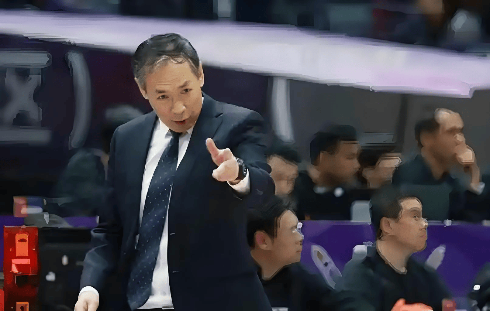 篮球擂台战正酣，四强争霸令人目不转睛的简单介绍
