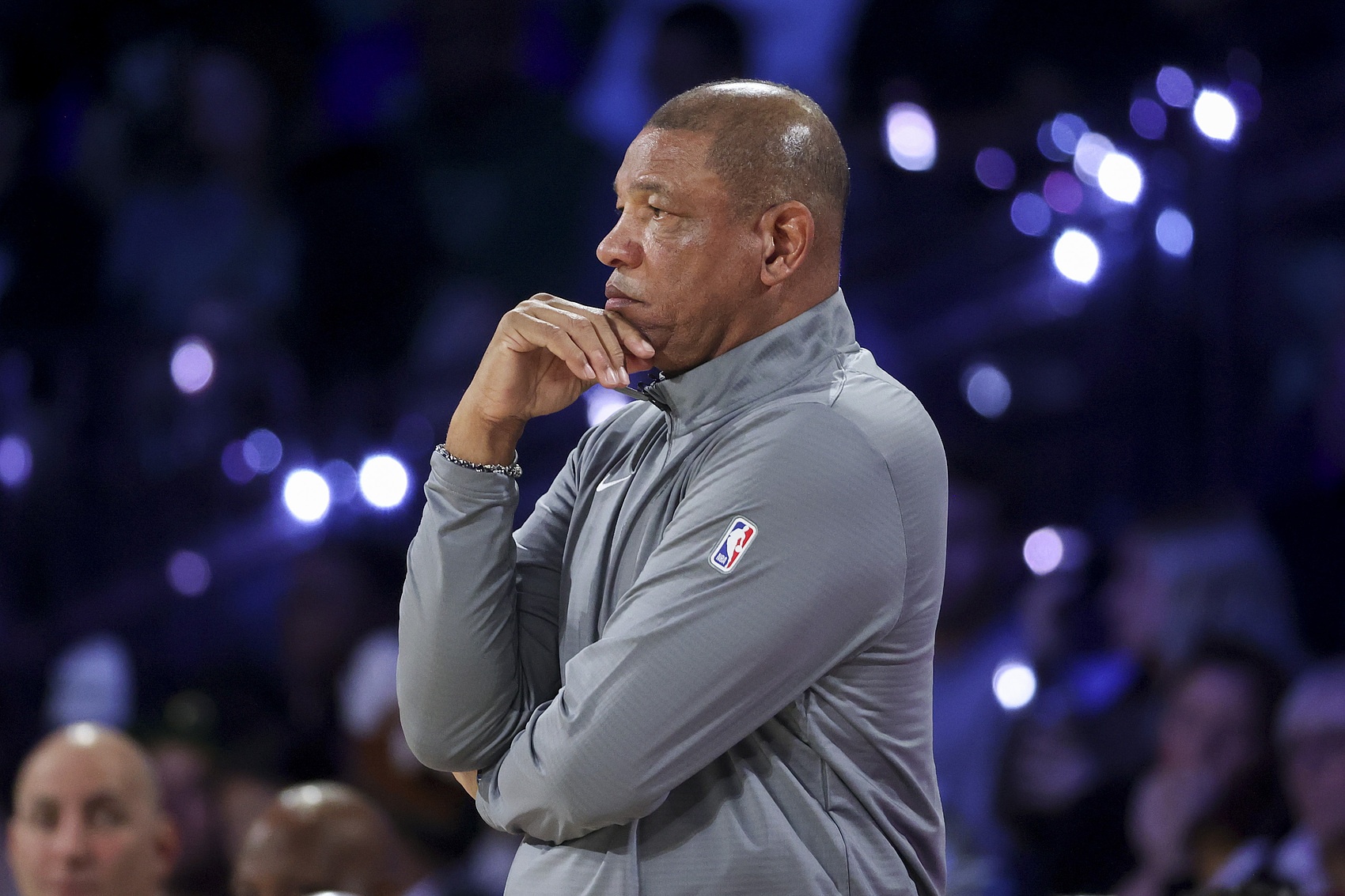 NBA全球明星齐聚，头顶穿水球赛活动引关注的简单介绍